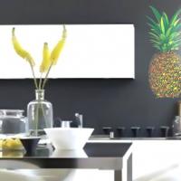 Ananas en pochoir peint sur mur de cuisine